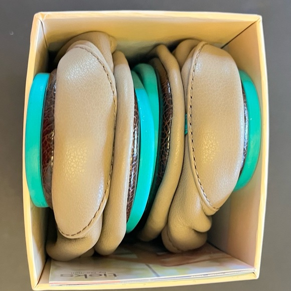 NIB Tieks Taupe Size 9 - Picture 4 of 5